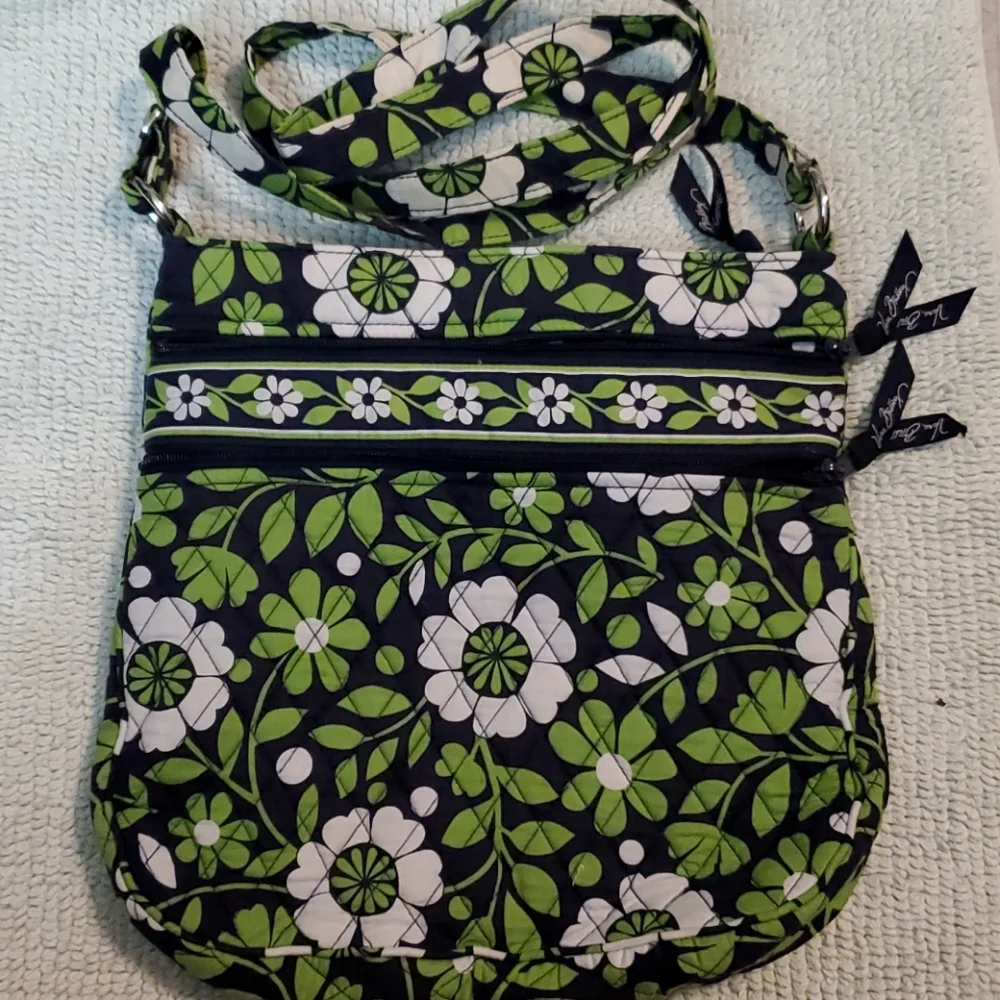 Vera Bradley LUCKY YOU large crossbody bag bucket purse green navy white - Picture 1 of 11